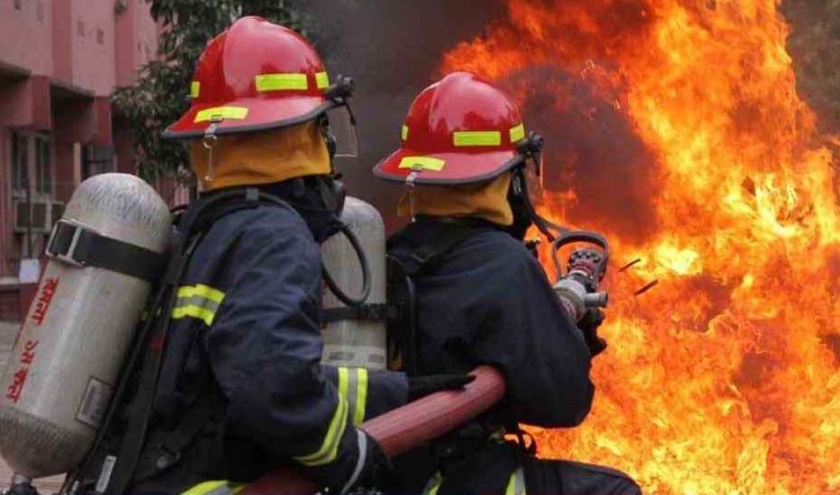 চট্টগ্রামে বস্তিতে ভয়াবহ আগুন